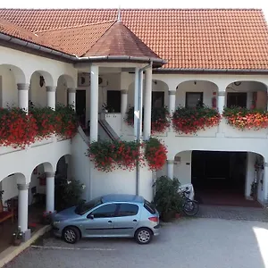 Eden Panzió Frühstückspension